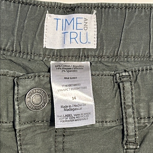 Time & Tru Olive Green Women's Shorts size 14 - Picture 2 of 5